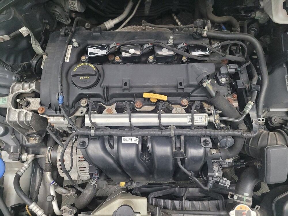 2018 Hyundai Elantra in Eastpointe, MI 48021 - 18076299 30