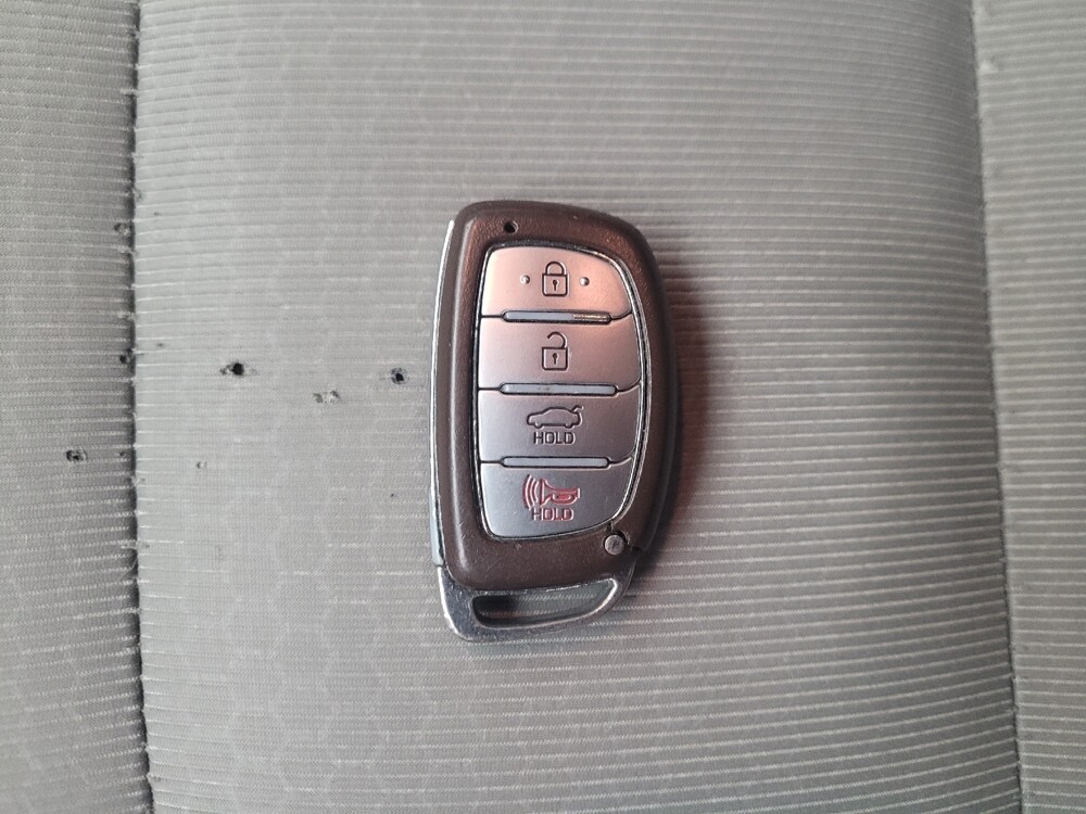 2018 Hyundai Elantra in Eastpointe, MI 48021 - 18076299 32