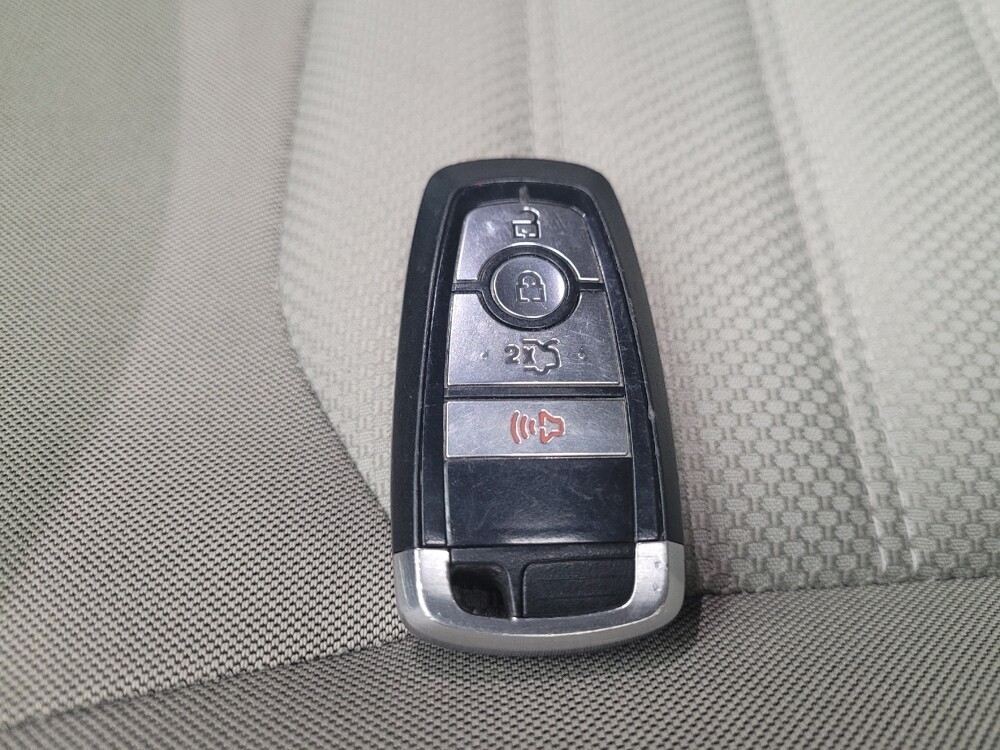 2017 Ford Fusion in Eastpointe, MI 48021 - 18076352 32