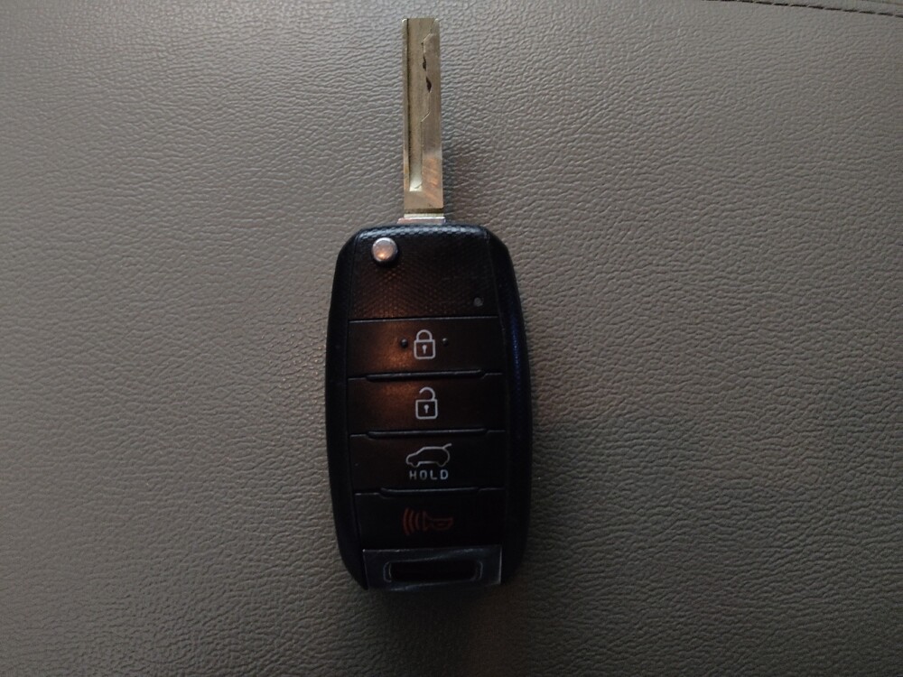 2016 Kia Sorento in Jackson, MS 39211 - 18076405 32