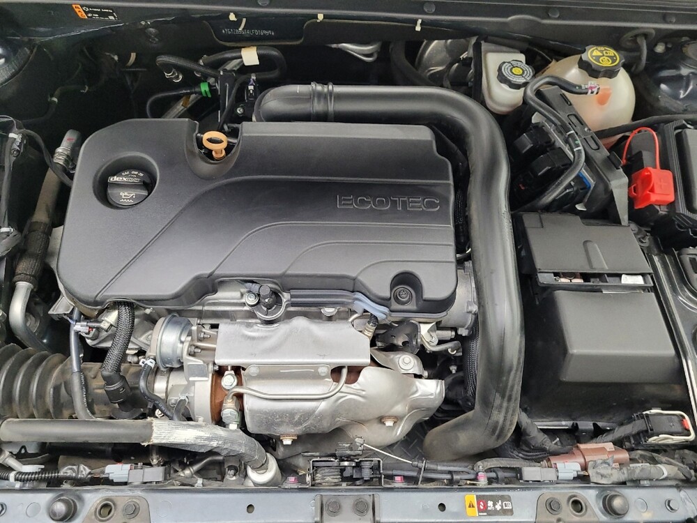 2020 Chevrolet Malibu in Las Vegas, NV 89102 - 18076411 30