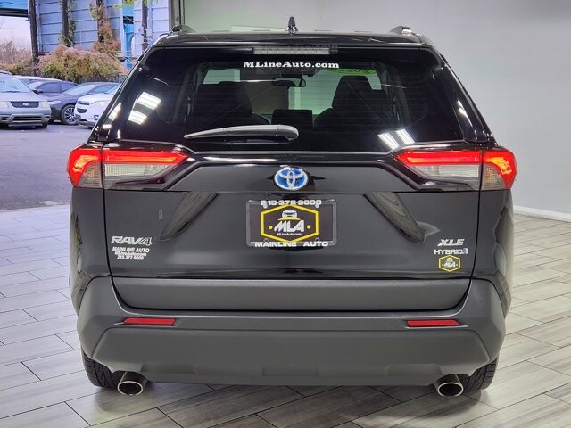 2022 Toyota RAV4 in Cinnaminson, NJ 08077 - 18076425 4