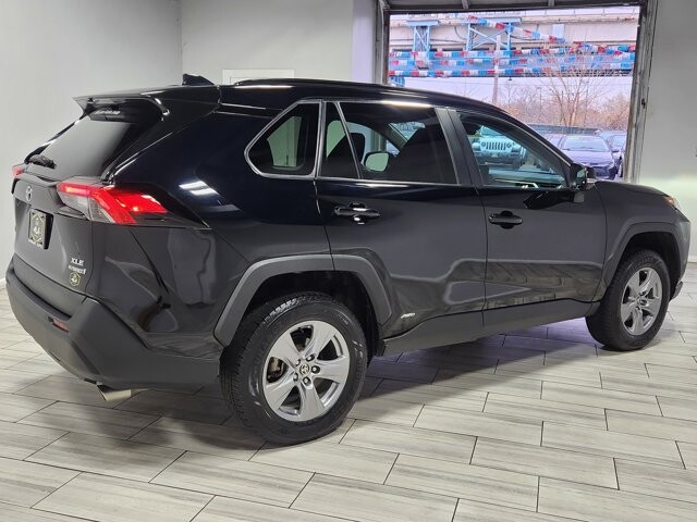 2022 Toyota RAV4 in Cinnaminson, NJ 08077 - 18076425 5