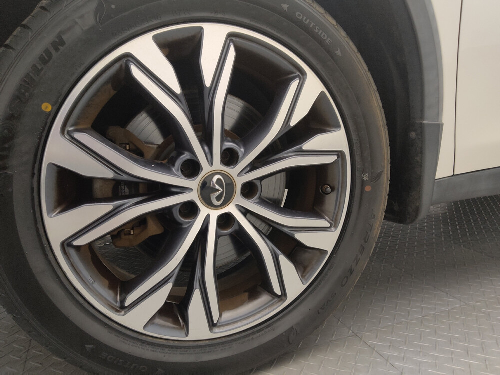 2017 INFINITI QX30 in Pensacola, FL 32505 - 18076525 31