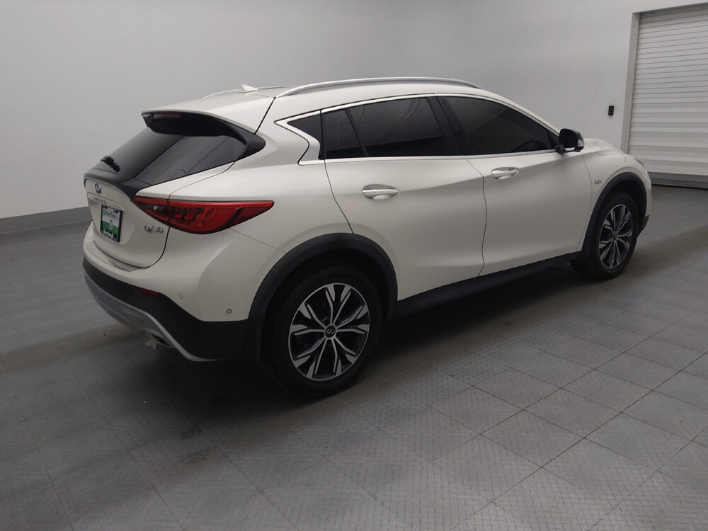 2017 INFINITI QX30 in Pensacola, FL 32505 - 18076525 10