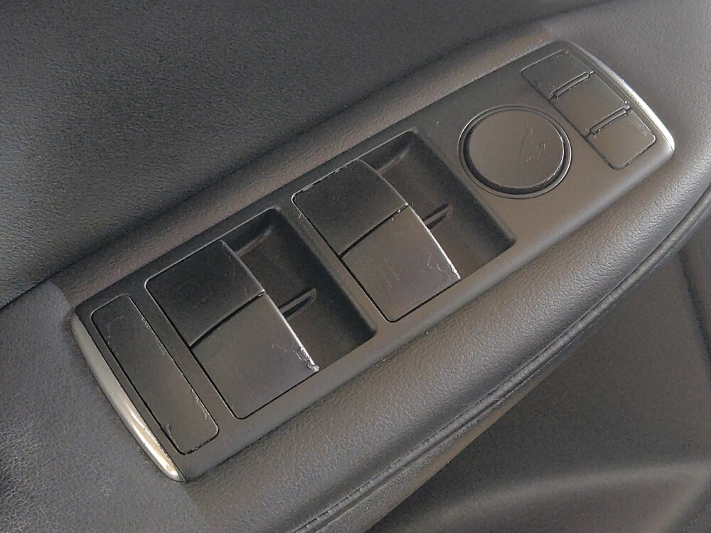 2017 INFINITI QX30 in Pensacola, FL 32505 - 18076525 27