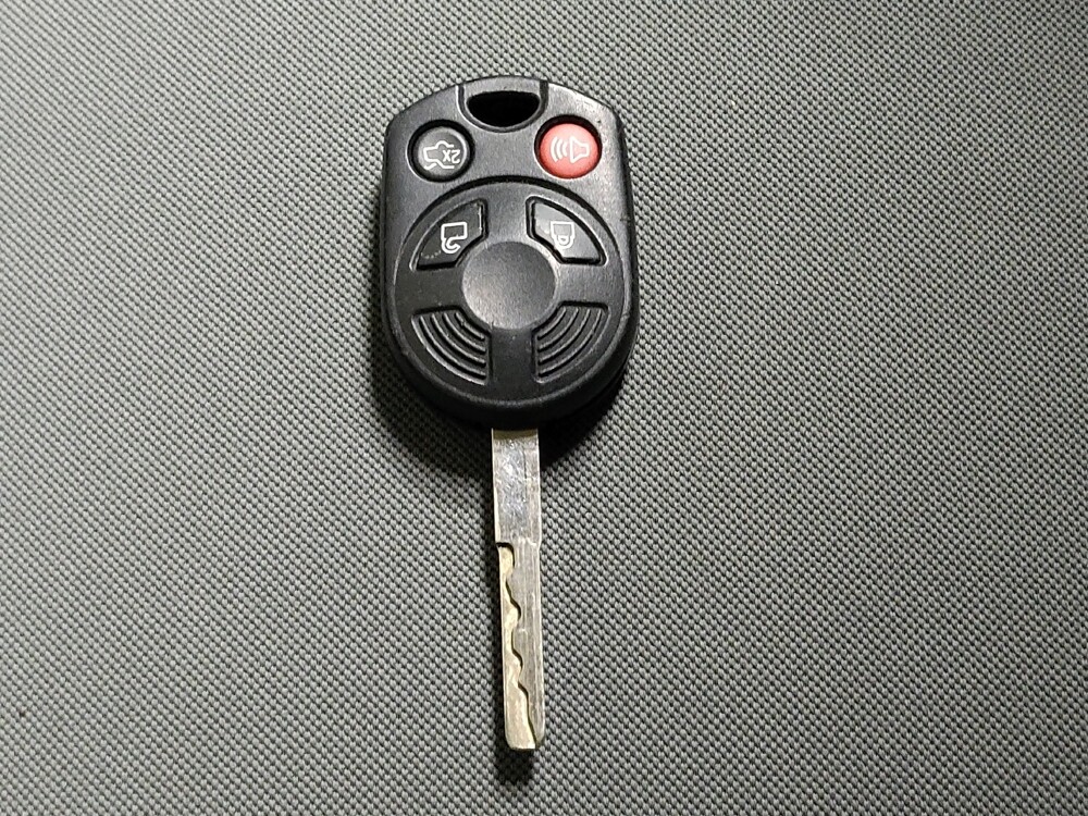 2016 Ford C-MAX in Charleston, SC 29414 - 18076568 32