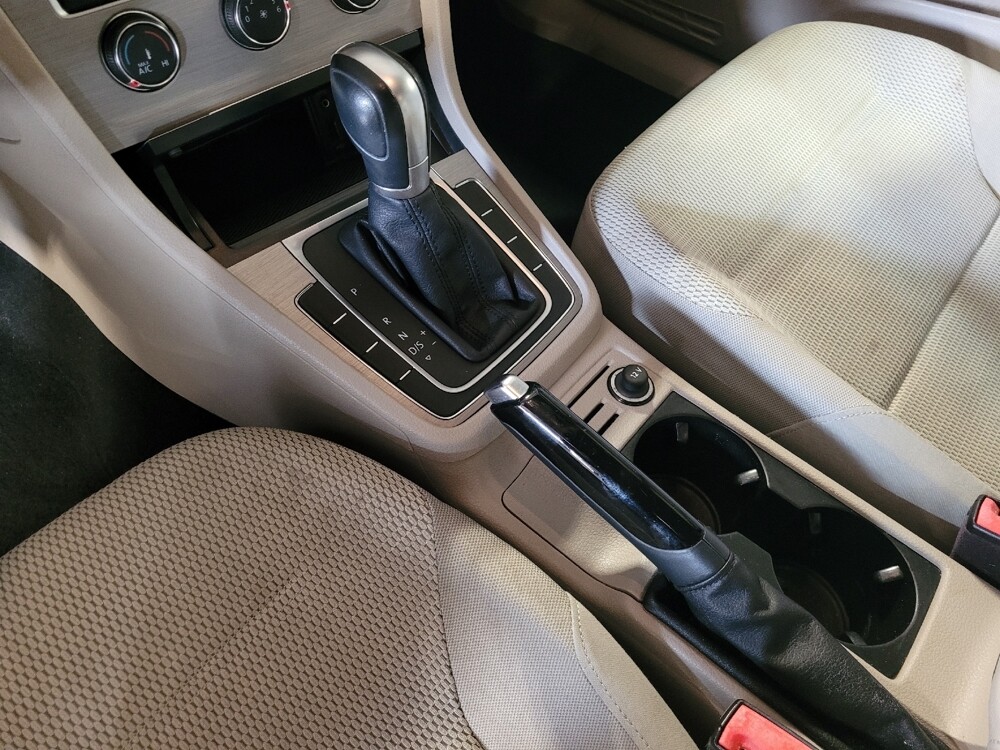 2017 Volkswagen Golf in Jacksonville, FL 32210 - 18076612 26