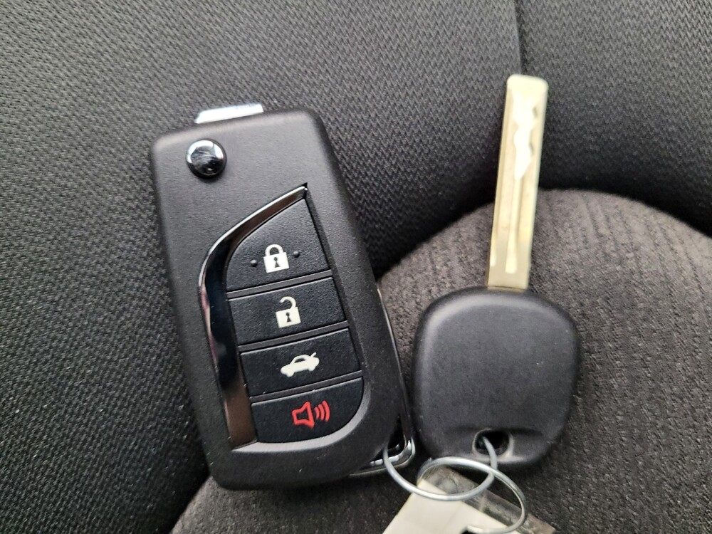 2020 Toyota Camry in Cincinnati, OH 45255 - 18076621 32