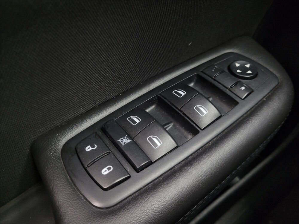 2015 Chrysler 200 in Mishawaka, IN 46545 - 18076625 27