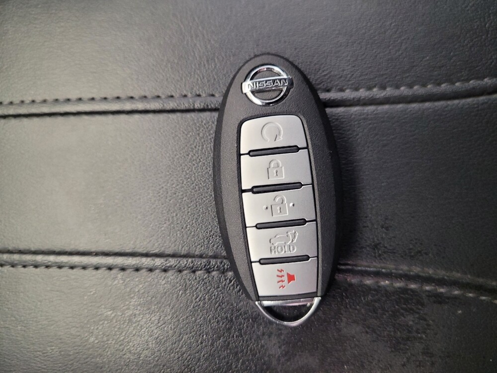 2018 Nissan Rogue in Bakersfield, CA 93309 - 18076649 32