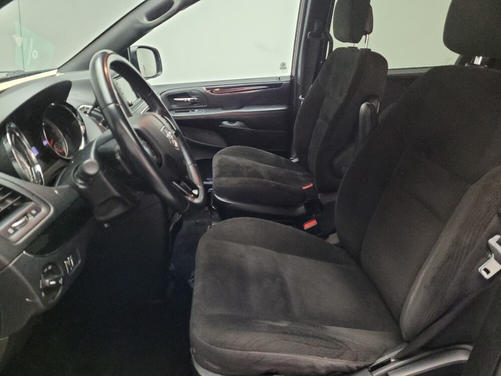 2018 Dodge Grand Caravan in Fresno, CA 93726 - 18076668 17