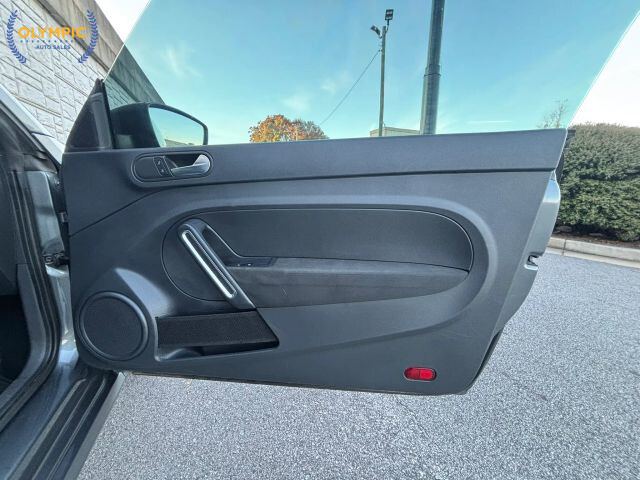 2014 Volkswagen Beetle in Decatur, GA 30032 - 18076715 28