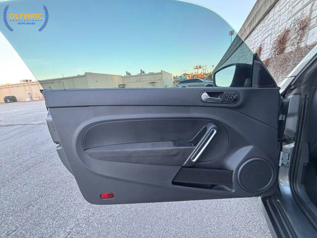 2014 Volkswagen Beetle in Decatur, GA 30032 - 18076715 29