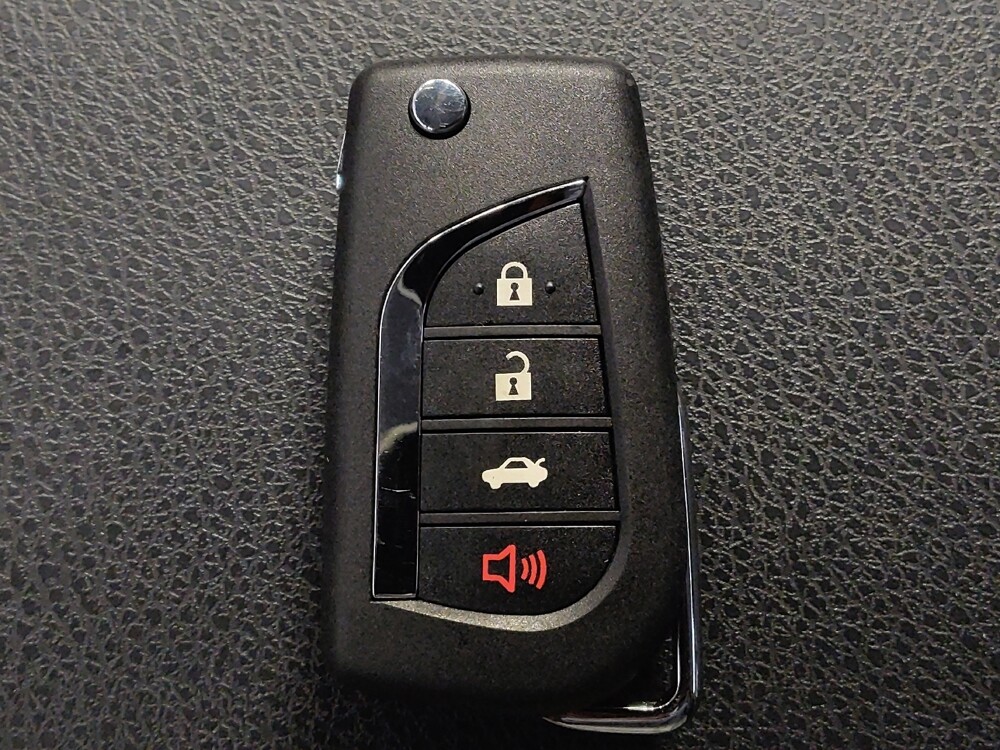 2018 Toyota Camry in Houston, TX 77060 - 18076723 32