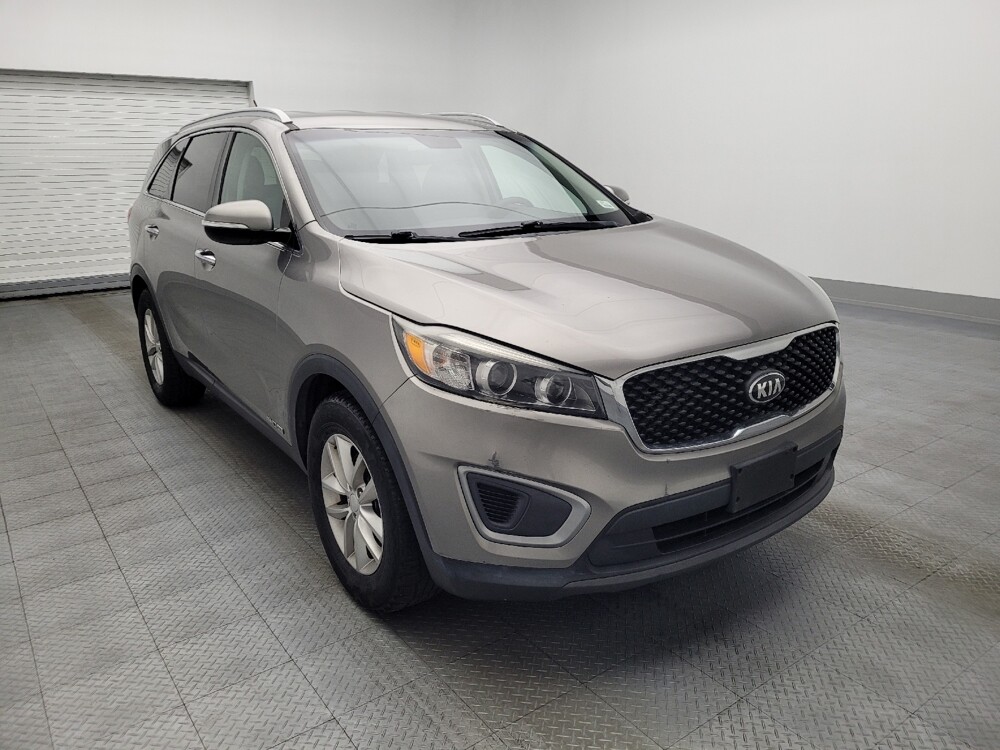 2017 Kia Sorento in Orlando, FL 32808 - 18076810 13