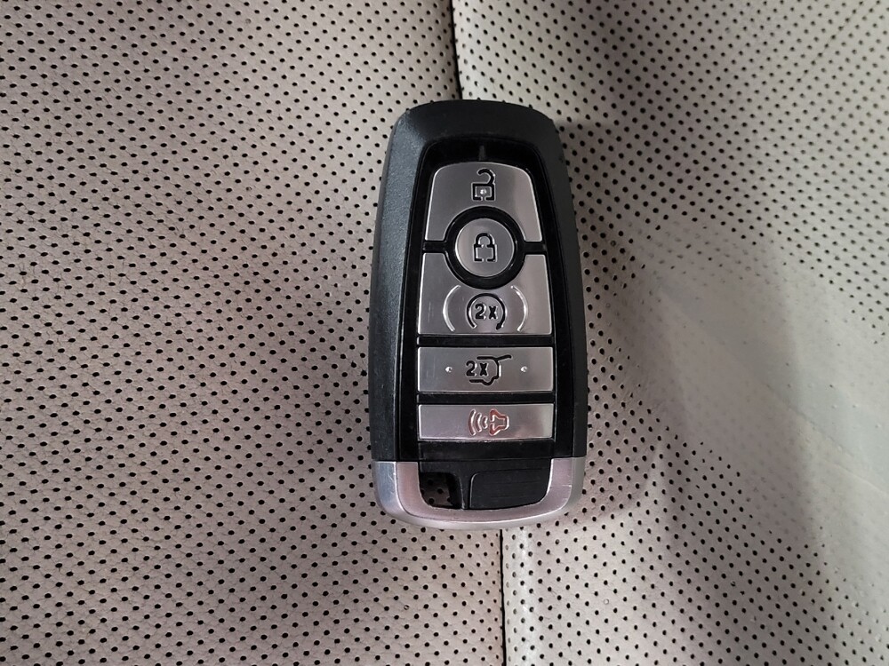 2022 Ford Explorer in Jacksonville, FL 32210 - 18076812 32