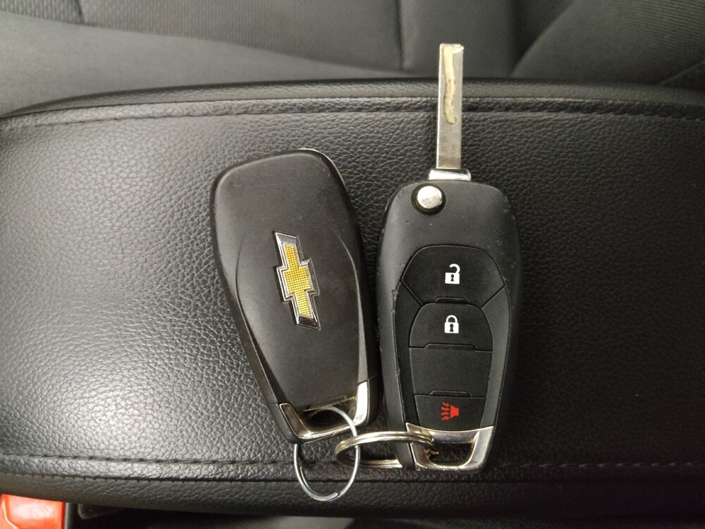 2018 Chevrolet Cruze in Lakewood, CO 80215 - 18076829 32