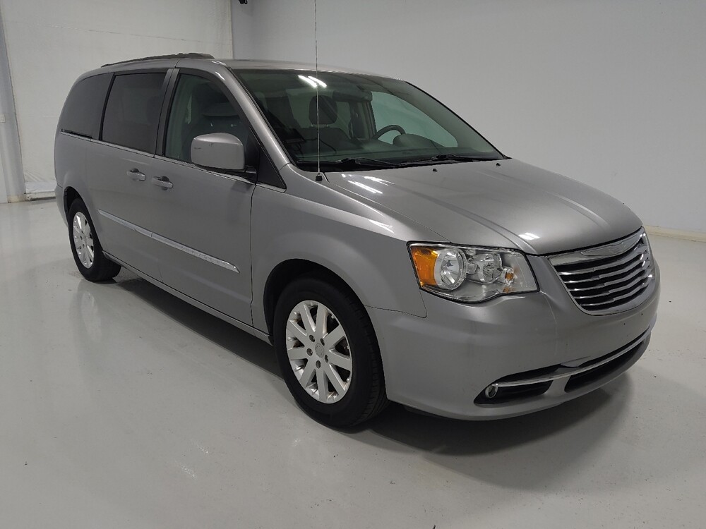 2016 Chrysler Town & Country in Columbus, OH 43228 - 18076851 13