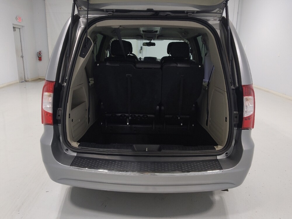 2016 Chrysler Town & Country in Columbus, OH 43228 - 18076851 29