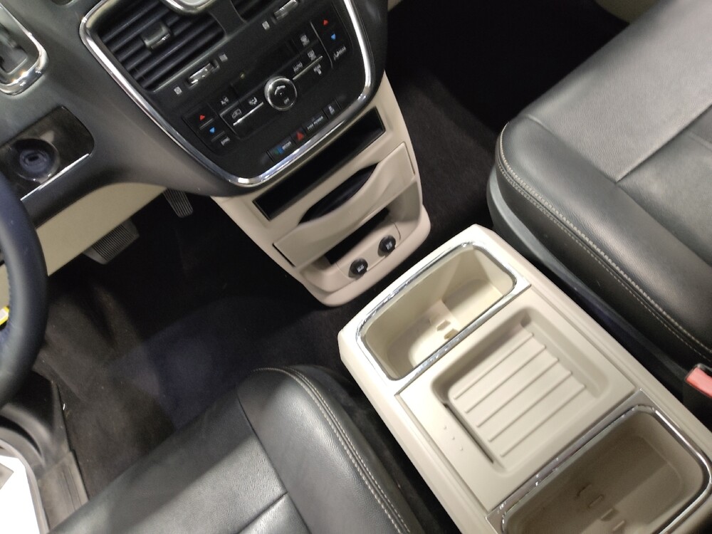 2016 Chrysler Town & Country in Columbus, OH 43228 - 18076851 26