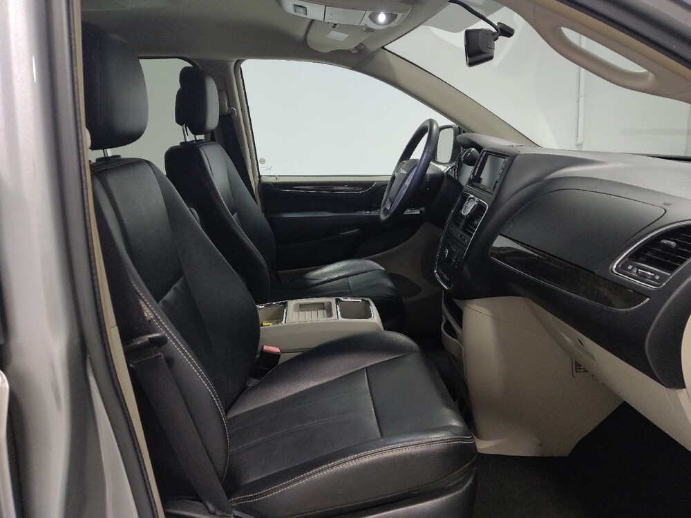 2016 Chrysler Town & Country in Columbus, OH 43228 - 18076851 21