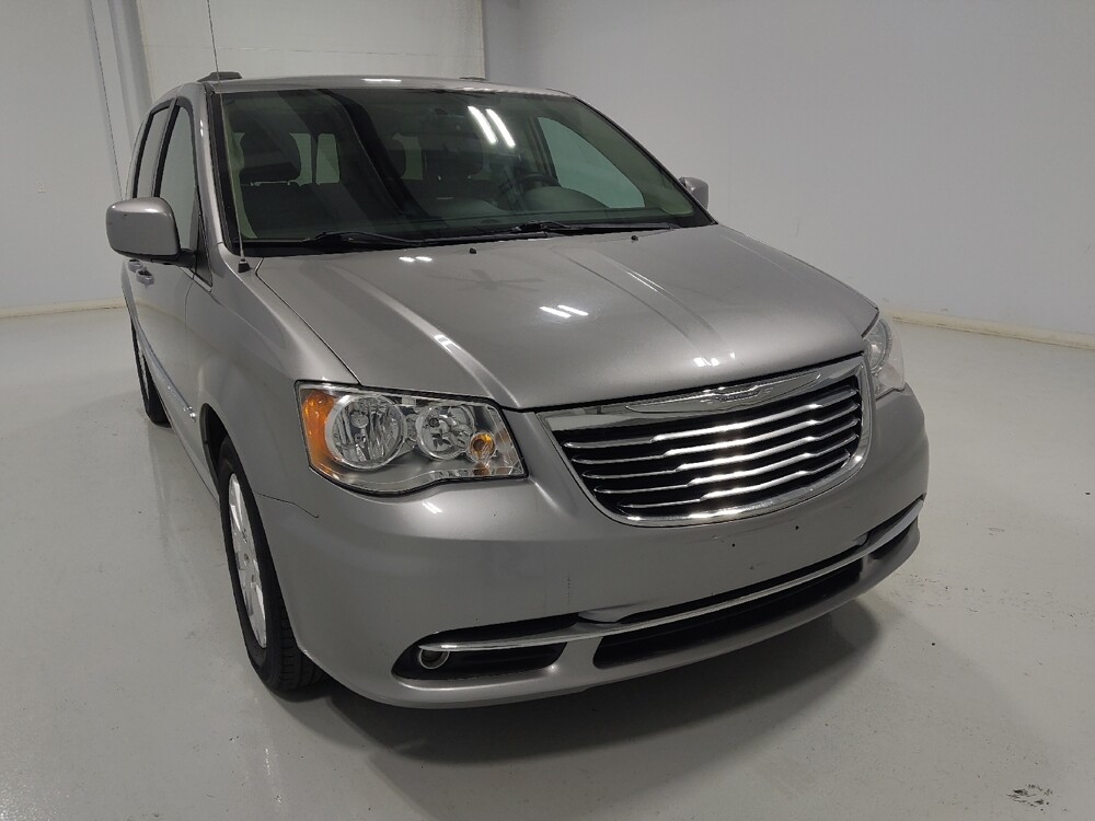 2016 Chrysler Town & Country in Columbus, OH 43228 - 18076851 14