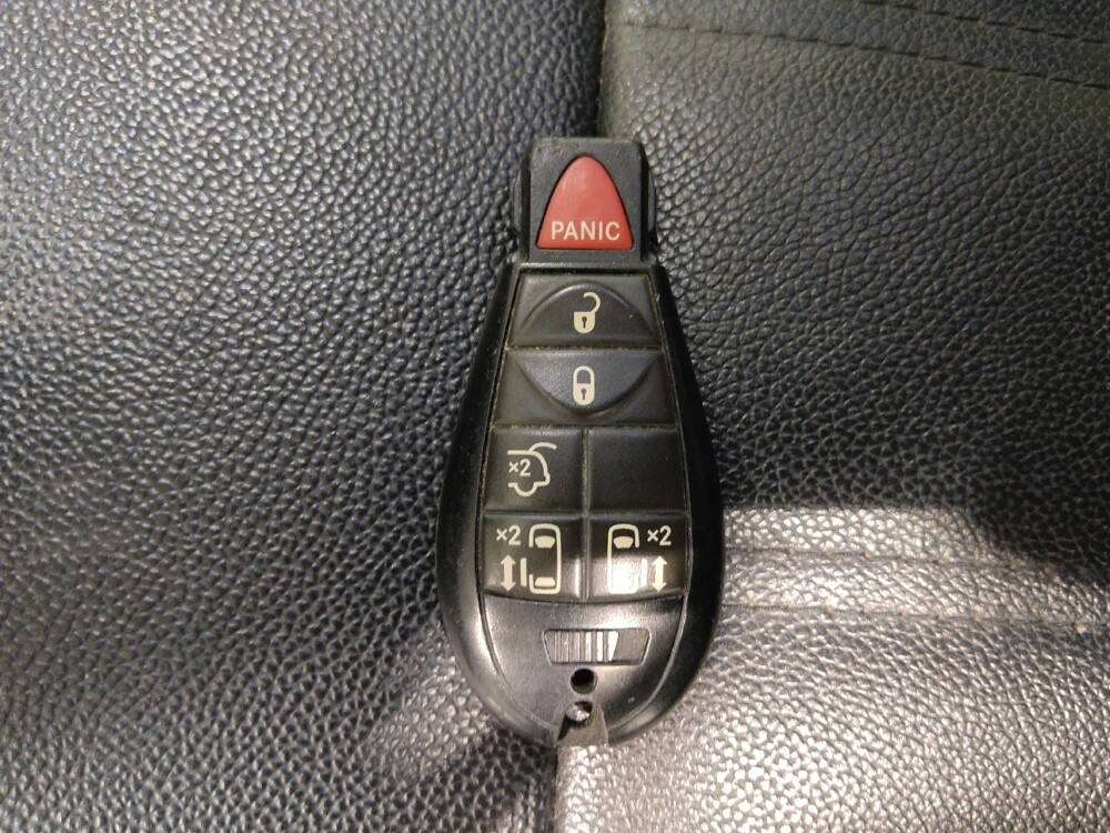 2016 Chrysler Town & Country in Columbus, OH 43228 - 18076851 32