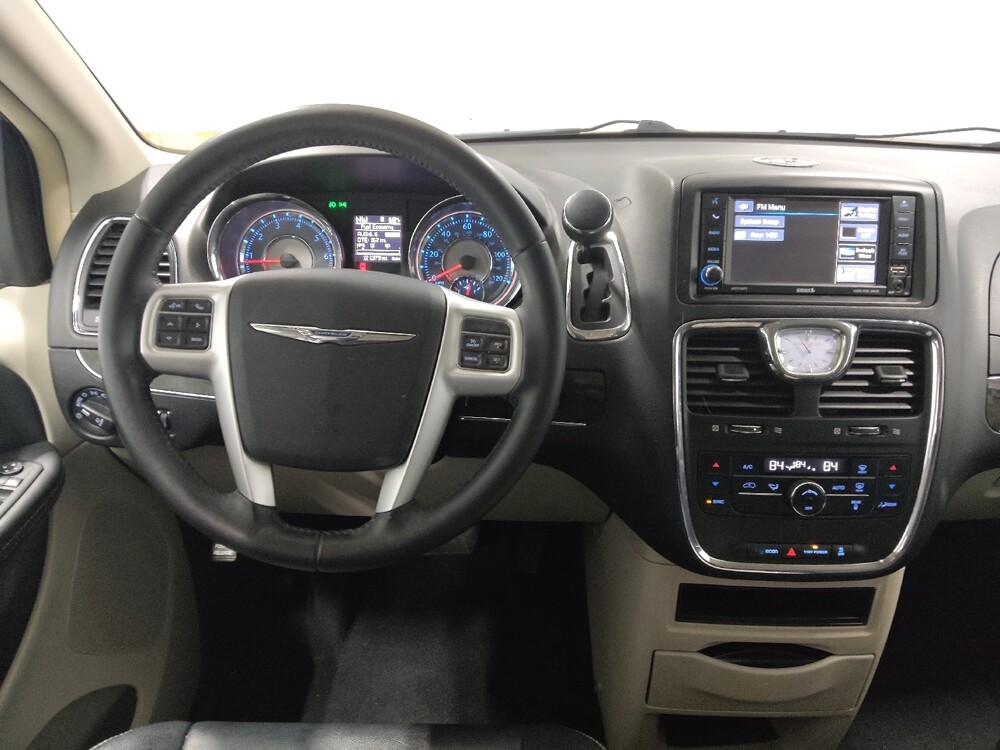 2016 Chrysler Town & Country in Columbus, OH 43228 - 18076851 22