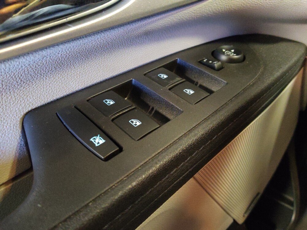 2017 Chevrolet Equinox in Glendale, AZ 85301 - 18076984 27