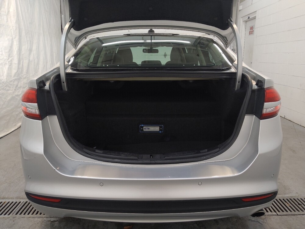 2017 Ford Fusion in Fairfield, OH 45014 - 18077000 29