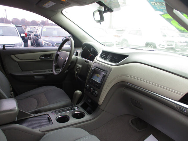 2015 Chevrolet Traverse in Oak Grove, MO 64075 - 18077049 10