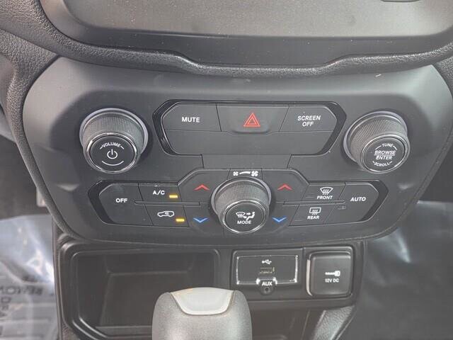 2018 Jeep Renegade in Mesa, AZ 85212 - 18077056 21