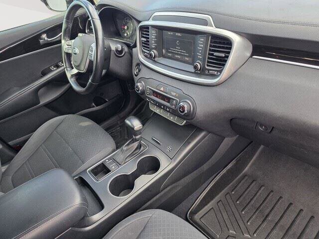 2020 Kia Sorento in Mesa, AZ 85212 - 18077060 32