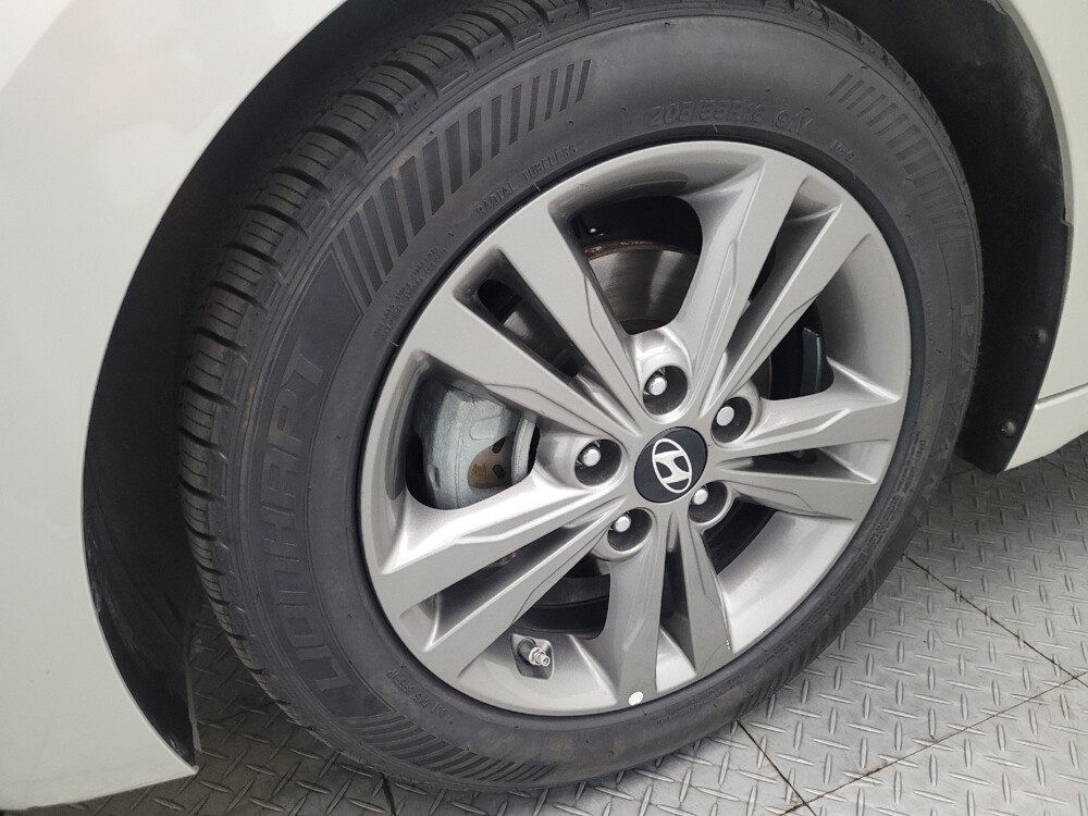 2017 Hyundai Elantra in Phoenix, AZ 85015 - 18077148 31