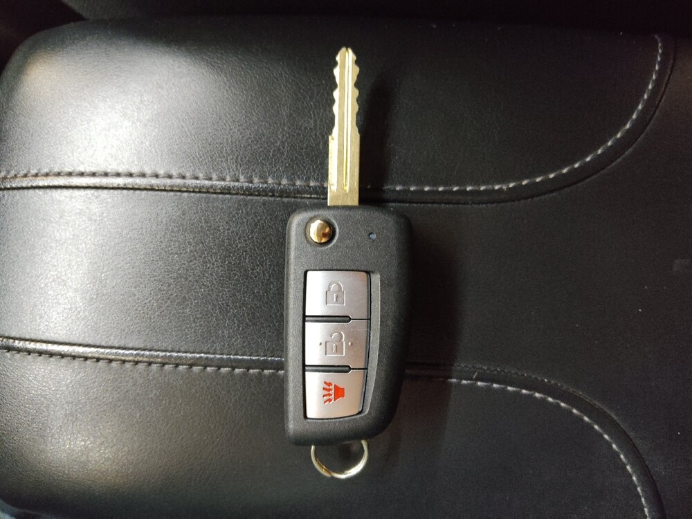 2018 Nissan Rogue Sport in Greenville, SC 29607 - 18077166 32