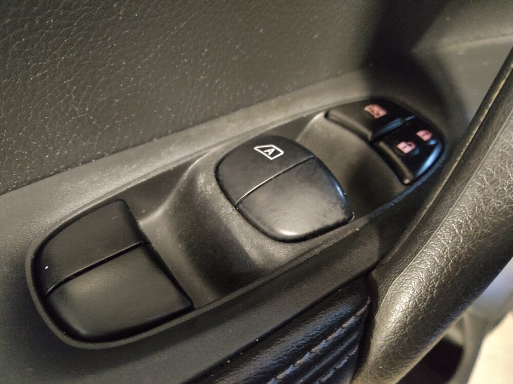 2018 Nissan Rogue Sport in Greenville, SC 29607 - 18077166 27