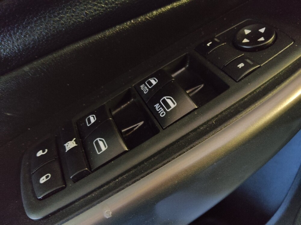 2020 Jeep Cherokee in Houston, TX 77060 - 18077232 27