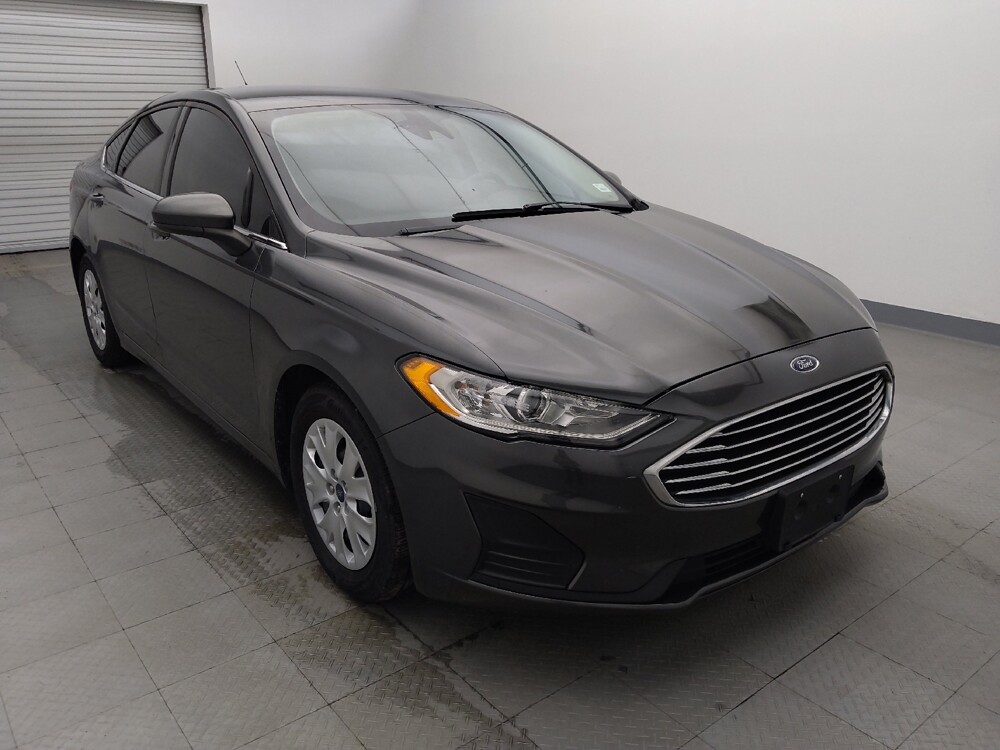 2019 Ford Fusion in Houston, TX 77060 - 18077343 13