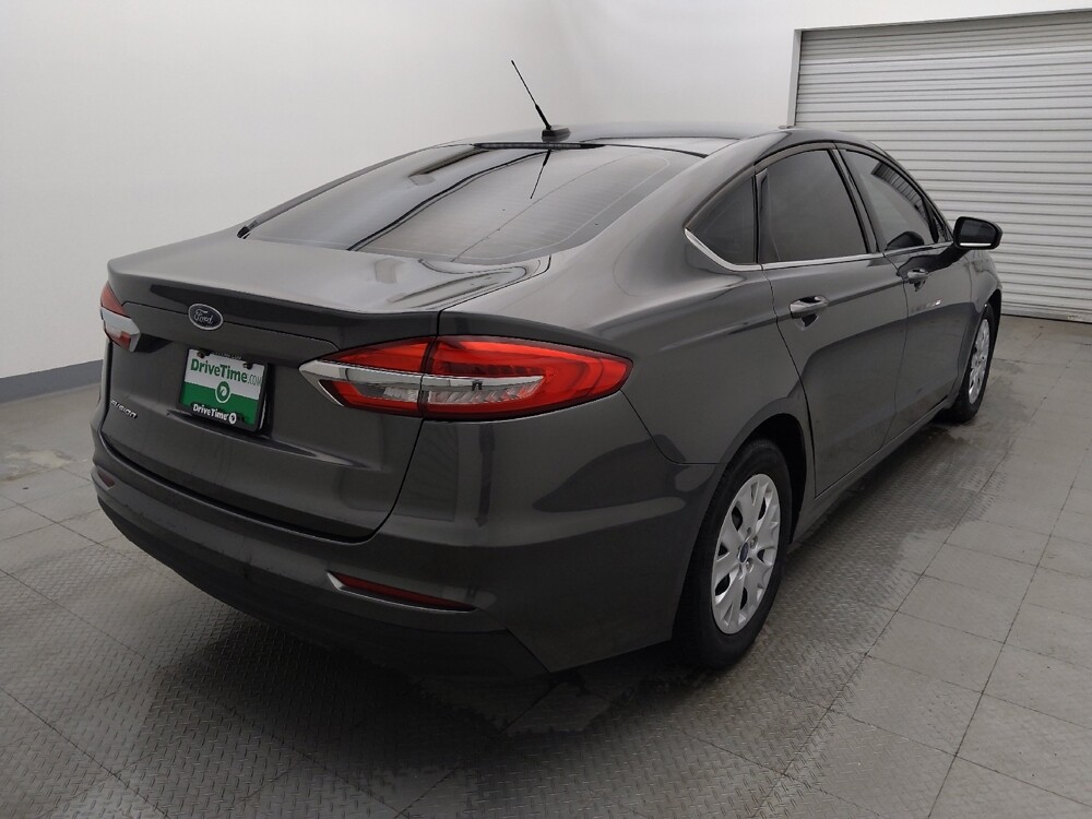 2019 Ford Fusion in Houston, TX 77060 - 18077343 9