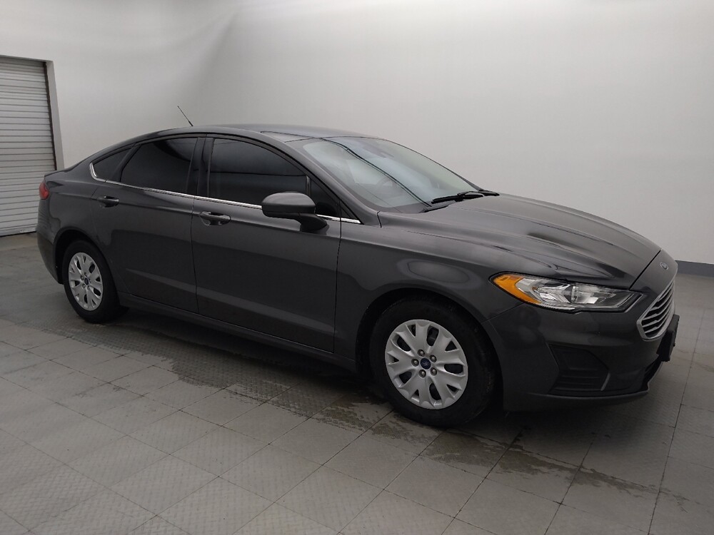 2019 Ford Fusion in Houston, TX 77060 - 18077343 11