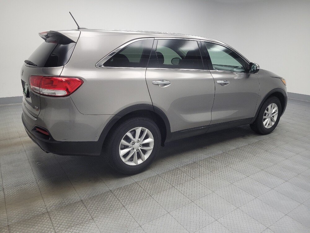 2017 Kia Sorento in Highland, IN 46322 - 18077393 10