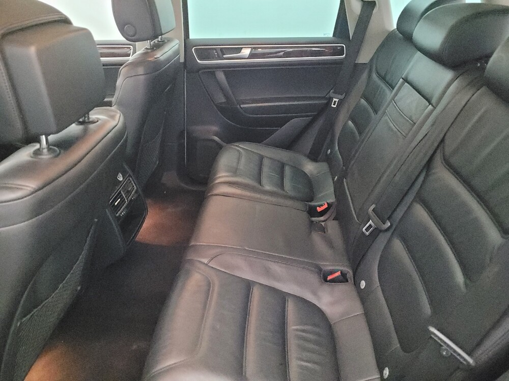 2014 Volkswagen Touareg in Allentown, PA 18103 - 18077420 18