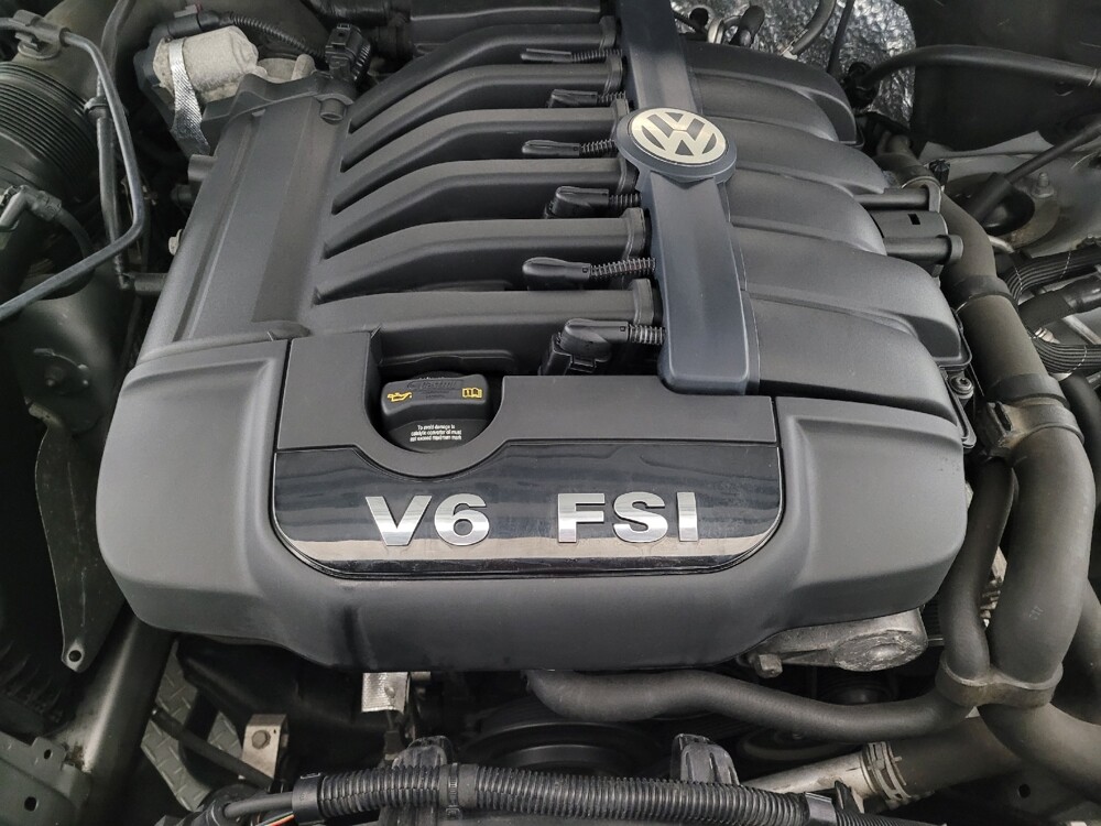 2014 Volkswagen Touareg in Allentown, PA 18103 - 18077420 30