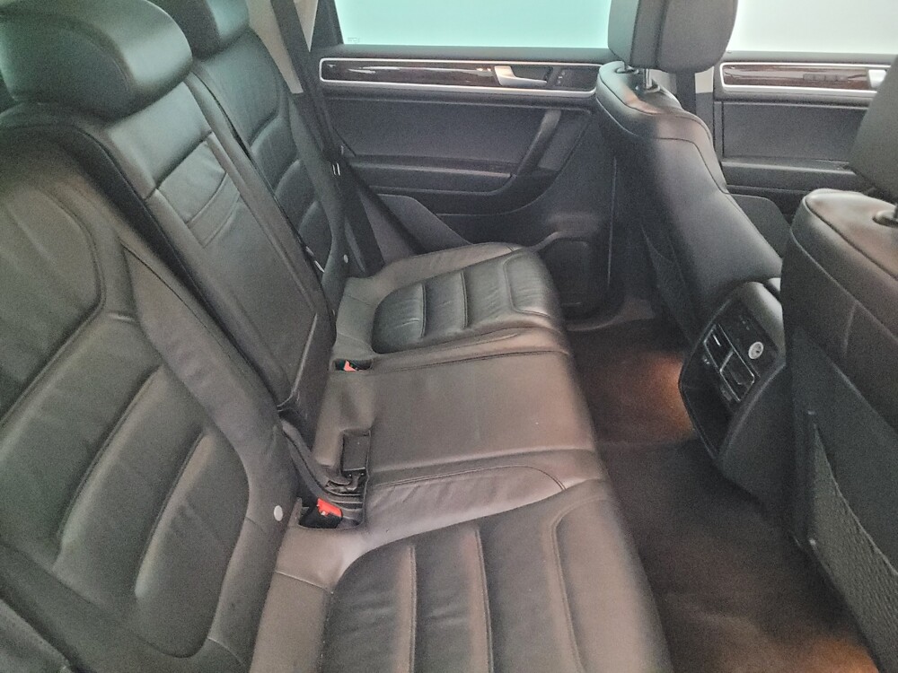 2014 Volkswagen Touareg in Allentown, PA 18103 - 18077420 19