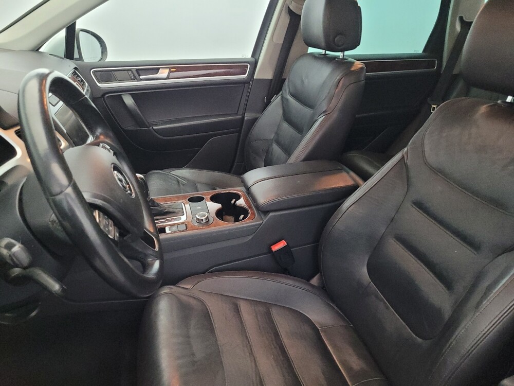 2014 Volkswagen Touareg in Allentown, PA 18103 - 18077420 17