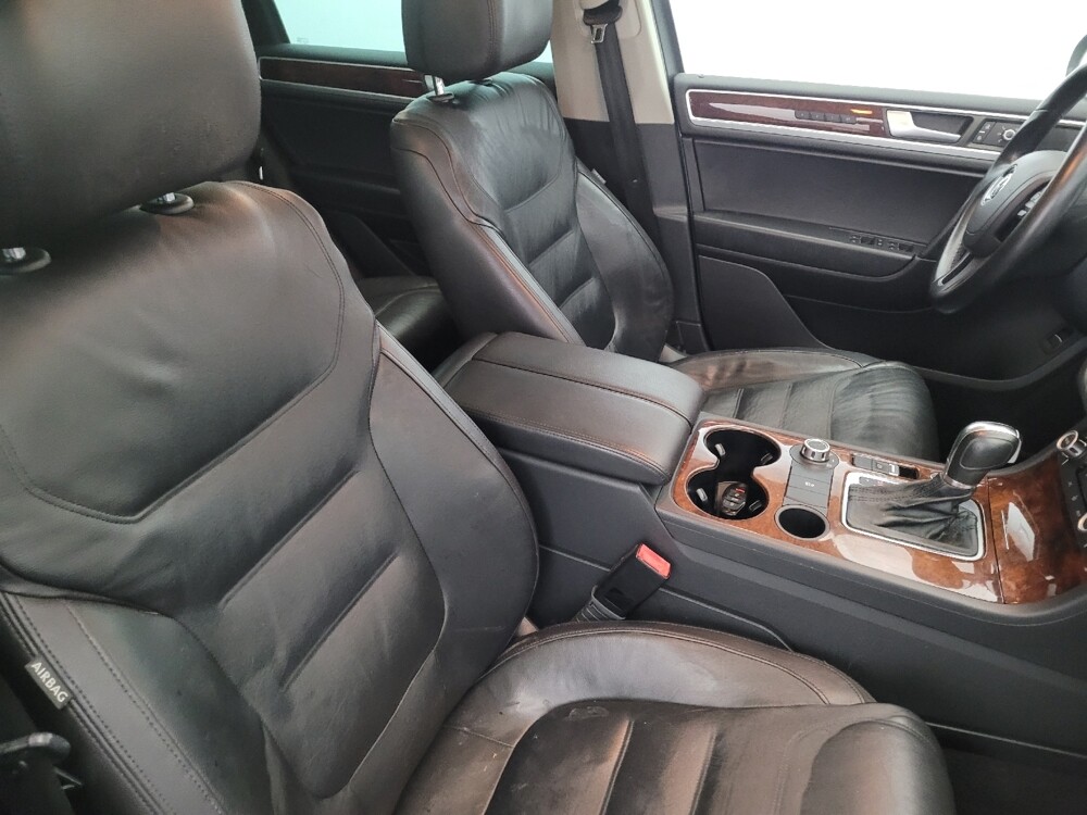 2014 Volkswagen Touareg in Allentown, PA 18103 - 18077420 21