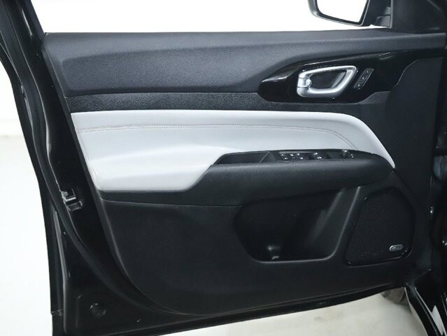 2022 Jeep Compass in Bedford, OH 44146 - 18077451 16