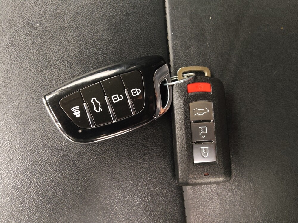 2020 Mitsubishi Outlander in Independence, MO 64055 - 18077464 32