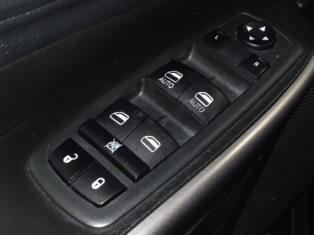 2019 Jeep Cherokee in Jacksonville, FL 32210 - 18077533 27